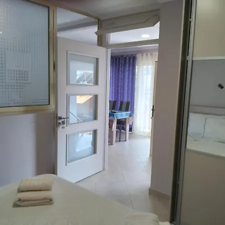 Eleana's 3*
