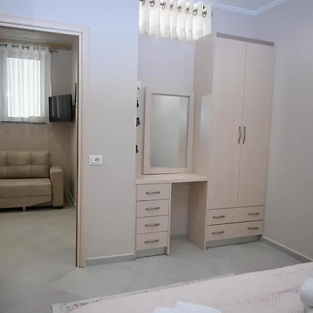 Πανσιόν Eleana's 3*