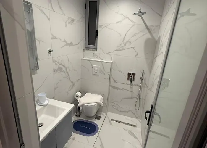 Eleana's 3* Sarandë