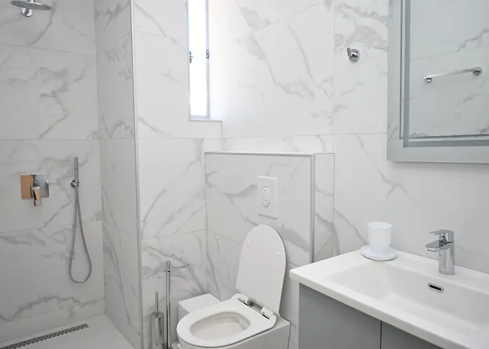 Eleana's 3* Sarandë